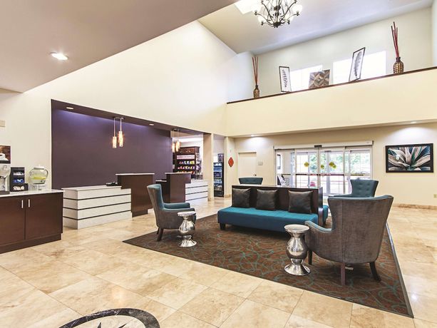 Imagen de los interiores del Hotel La Quinta Inn And Suites By Wyndham Houston New Caney. Foto 17
