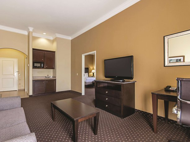 Imagen de la habitación del Hotel La Quinta Inn And Suites By Wyndham Houston New Caney. Foto 9