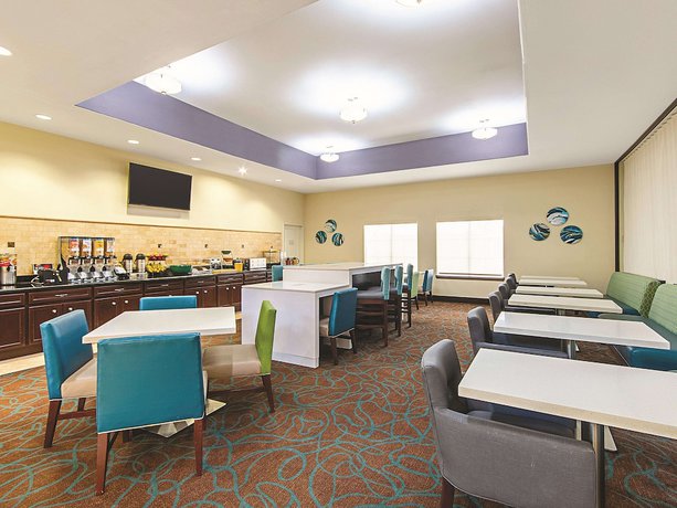 Imagen de los interiores del Hotel La Quinta Inn And Suites By Wyndham Houston New Caney. Foto 18
