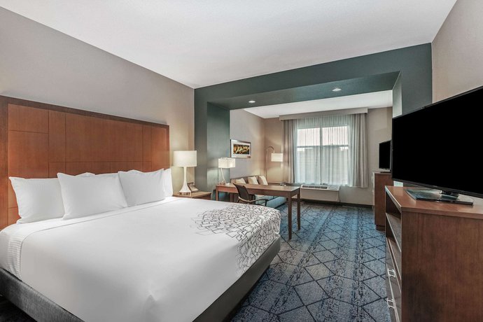 Imagen de la habitación del Hotel La Quinta Inn And Suites By Wyndham Kansas City Beacon Hill. Foto 2