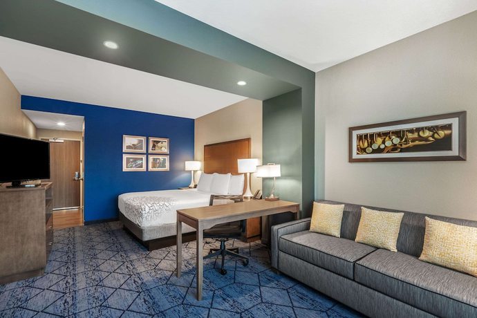 Imagen de la habitación del Hotel La Quinta Inn And Suites By Wyndham Kansas City Beacon Hill. Foto 3