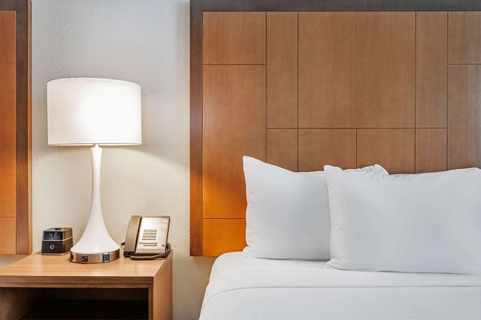Imagen de la habitación del Hotel La Quinta Inn And Suites By Wyndham Kansas City Beacon Hill. Foto 6