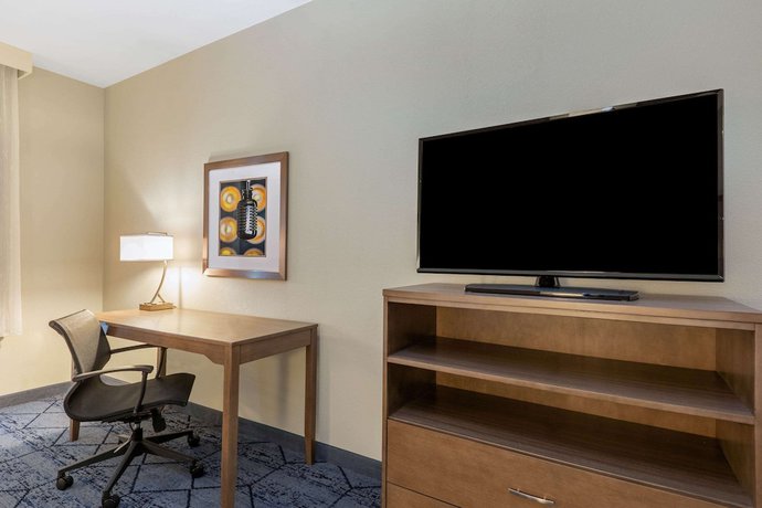 Imagen de la habitación del Hotel La Quinta Inn And Suites By Wyndham Kansas City Beacon Hill. Foto 10