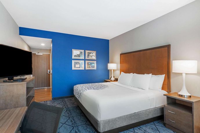 Imagen de la habitación del Hotel La Quinta Inn And Suites By Wyndham Kansas City Beacon Hill. Foto 13