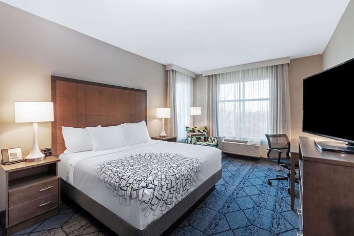 Imagen de la habitación del Hotel La Quinta Inn And Suites By Wyndham Kansas City Beacon Hill. Foto 14