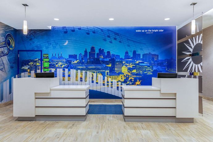 Imagen de los interiores del Hotel La Quinta Inn And Suites By Wyndham Kansas City Beacon Hill. Foto 20