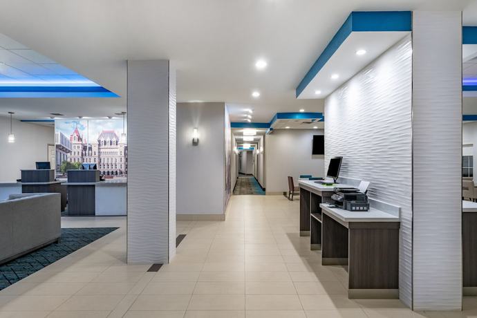 Imagen de los interiores del Hotel La Quinta Inn And Suites By Wyndham Latham Albany Airport. Foto 18