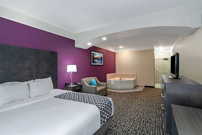 Imagen de la habitación del Hotel La Quinta Inn And Suites By Wyndham Latham Albany Airport. Foto 9