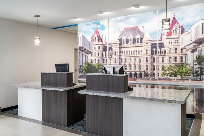 Imagen de los interiores del Hotel La Quinta Inn And Suites By Wyndham Latham Albany Airport. Foto 19