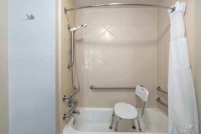 Imagen de la habitación del Hotel La Quinta Inn And Suites By Wyndham Latham Albany Airport. Foto 12