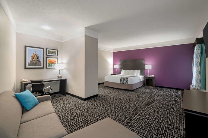 Imagen de la habitación del Hotel La Quinta Inn And Suites By Wyndham Latham Albany Airport. Foto 14