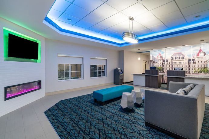 Imagen de los interiores del Hotel La Quinta Inn And Suites By Wyndham Latham Albany Airport. Foto 20