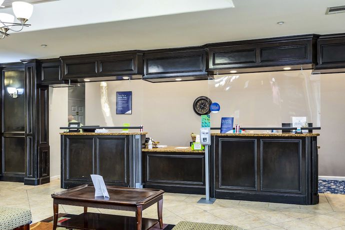 Imagen de los interiores del Hotel La Quinta Inn And Suites By Wyndham Livingston. Foto 18