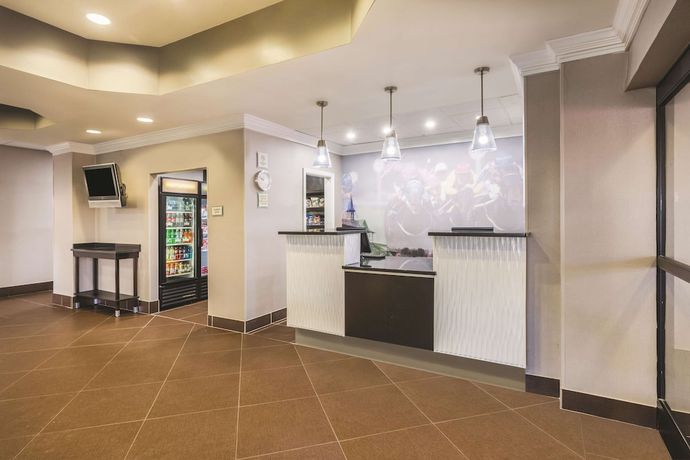 Imagen de los interiores del Hotel La Quinta Inn And Suites By Wyndham Louisville East. Foto 19