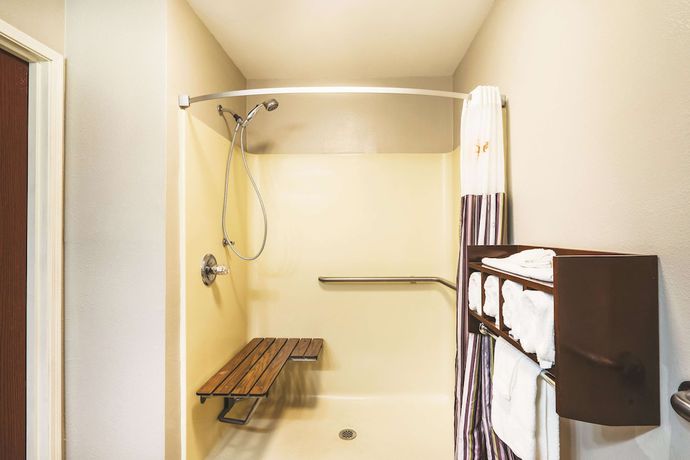 Imagen de la habitación del Hotel La Quinta Inn And Suites By Wyndham Louisville East. Foto 6