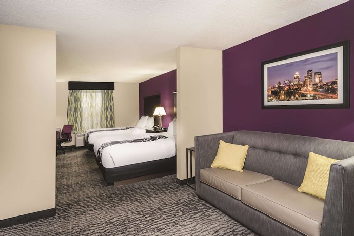 Imagen de la habitación del Hotel La Quinta Inn And Suites By Wyndham Louisville East. Foto 7