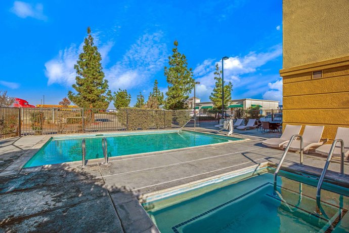 Imagen de la piscina del Hotel La Quinta Inn And Suites By Wyndham Manteca - Ripon. Foto 19