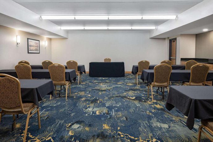 Imagen de los interiores del Hotel La Quinta Inn And Suites By Wyndham Minneapolis-minnetonka. Foto 11