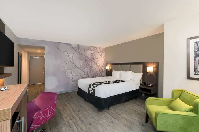 Imagen de la habitación del Hotel La Quinta Inn And Suites By Wyndham Mobile. Foto 2