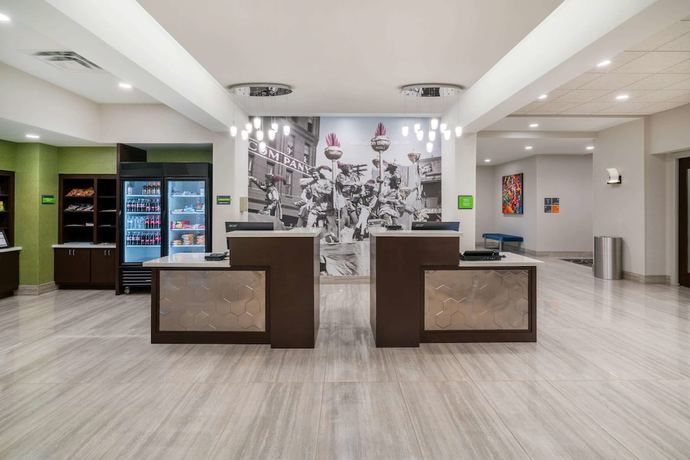 Imagen de los interiores del Hotel La Quinta Inn And Suites By Wyndham Mobile. Foto 14