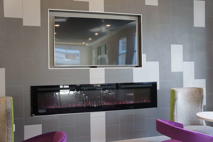 Imagen de los interiores del Hotel La Quinta Inn And Suites By Wyndham Mobile. Foto 16