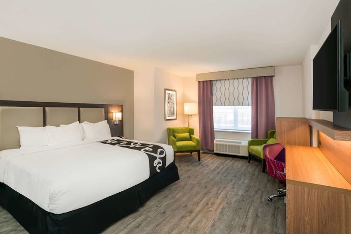Imagen de la habitación del Hotel La Quinta Inn And Suites By Wyndham Mobile. Foto 12