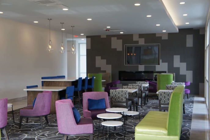 Imagen de los interiores del Hotel La Quinta Inn And Suites By Wyndham Mobile. Foto 20