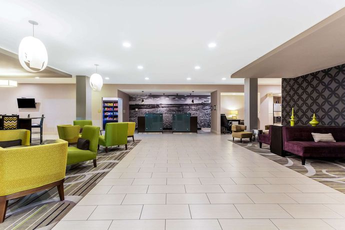 Imagen de los interiores del Hotel La Quinta Inn And Suites By Wyndham Monahans. Foto 17