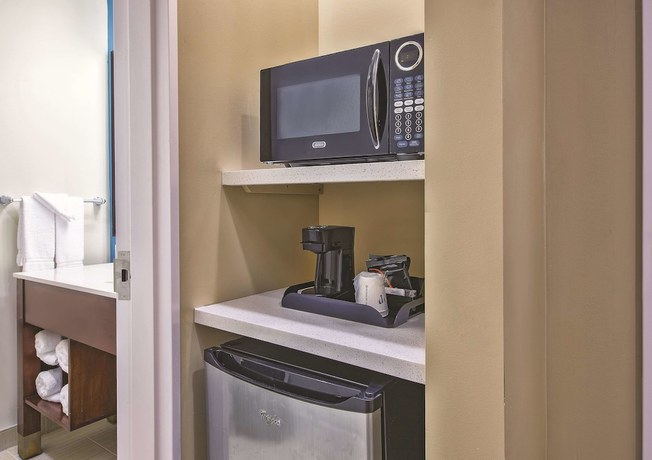 Imagen de la habitación del Hotel La Quinta Inn And Suites By Wyndham Niagara Falls. Foto 9