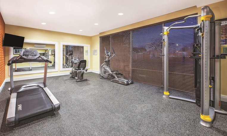 Imagen de los interiores del Hotel La Quinta Inn And Suites By Wyndham Niagara Falls. Foto 18