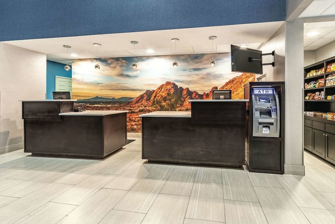 Imagen de los interiores del Hotel La Quinta Inn And Suites By Wyndham Phoenix I-10 West. Foto 18