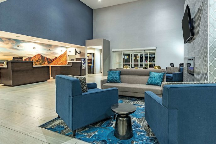 Imagen de los interiores del Hotel La Quinta Inn And Suites By Wyndham Phoenix I-10 West. Foto 20