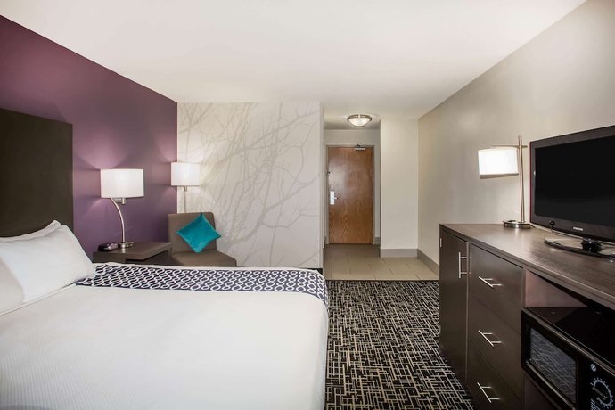 Imagen de la habitación del Hotel La Quinta Inn And Suites By Wyndham Pontoon Beach. Foto 5