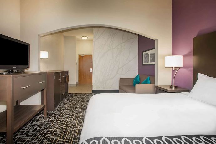 Imagen de la habitación del Hotel La Quinta Inn And Suites By Wyndham Pontoon Beach. Foto 9