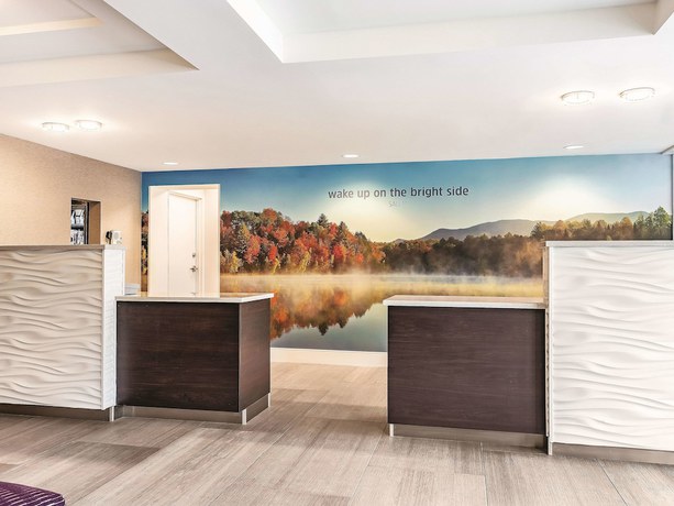 Imagen de los interiores del Hotel La Quinta Inn And Suites By Wyndham Salem Nh. Foto 19