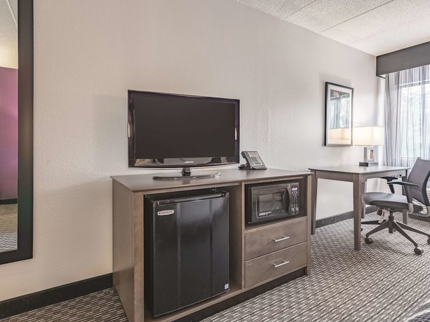 Imagen de la habitación del Hotel La Quinta Inn And Suites By Wyndham Salem Nh. Foto 7