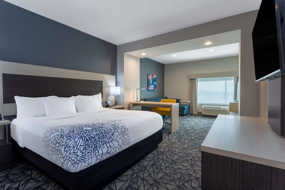 Imagen de la habitación del Hotel La Quinta Inn And Suites By Wyndham Shorewood. Foto 2