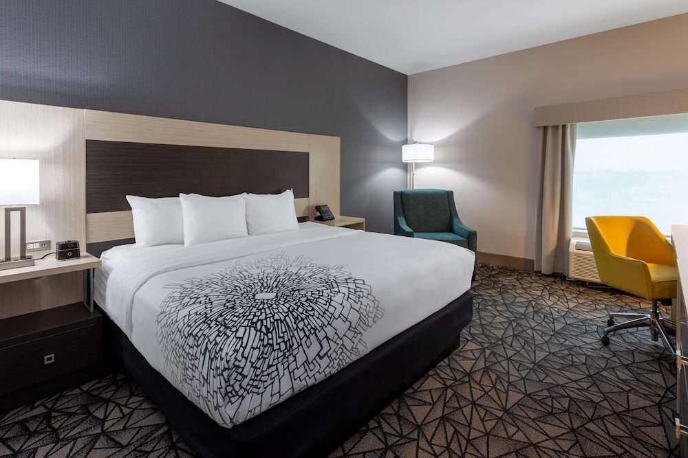 Imagen de la habitación del Hotel La Quinta Inn And Suites By Wyndham Shorewood. Foto 4