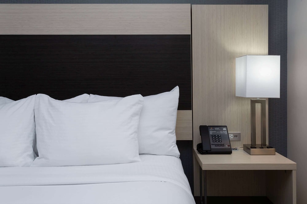 Imagen de la habitación del Hotel La Quinta Inn And Suites By Wyndham Shorewood. Foto 7