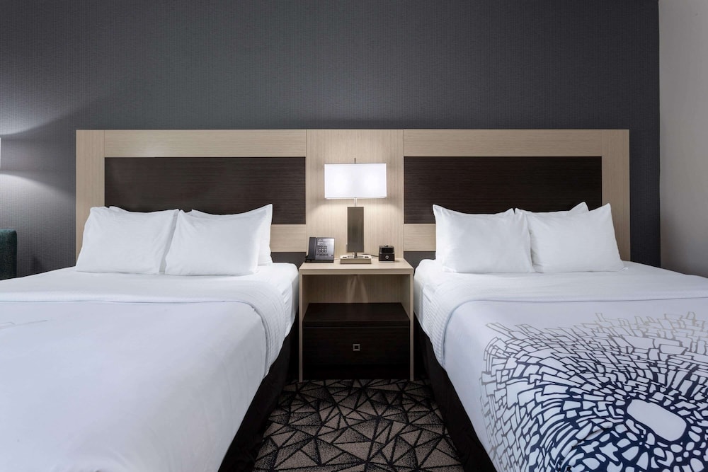 Imagen de la habitación del Hotel La Quinta Inn And Suites By Wyndham Shorewood. Foto 8