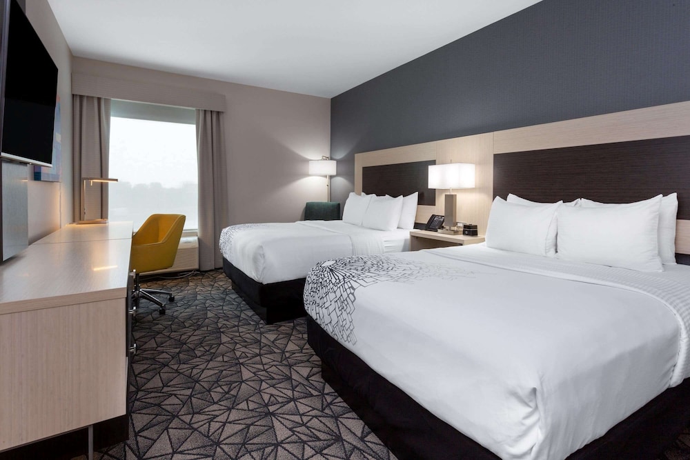 Imagen de la habitación del Hotel La Quinta Inn And Suites By Wyndham Shorewood. Foto 9