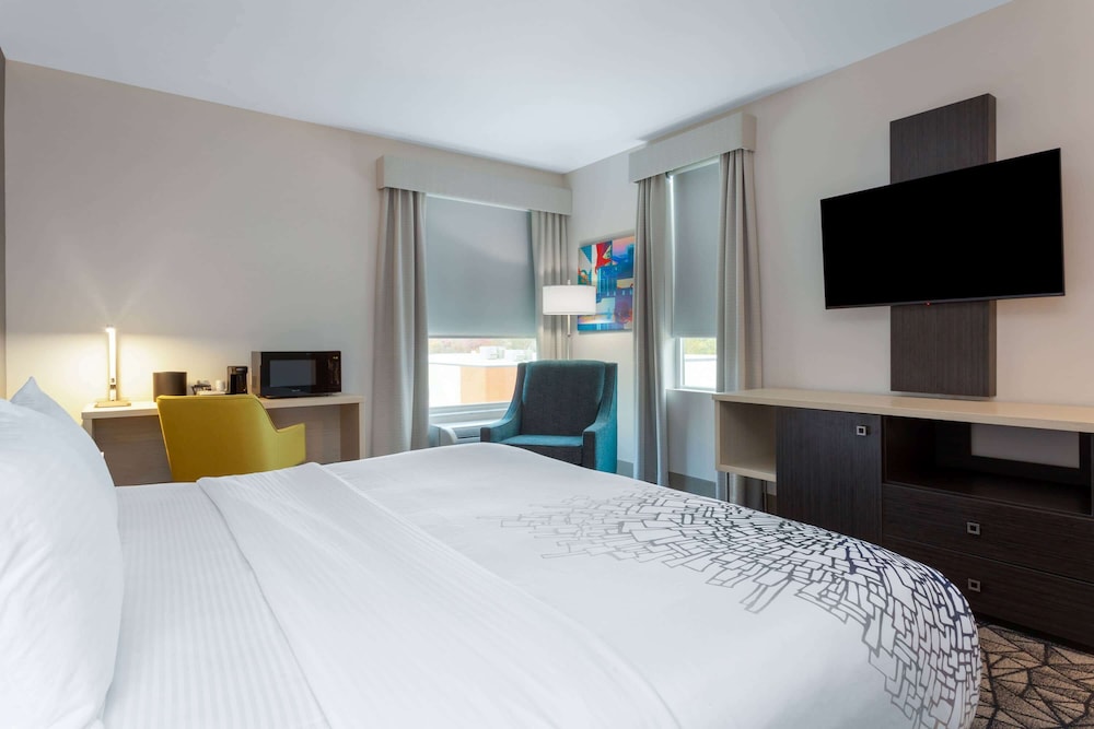 Imagen de la habitación del Hotel La Quinta Inn And Suites By Wyndham Shorewood. Foto 11