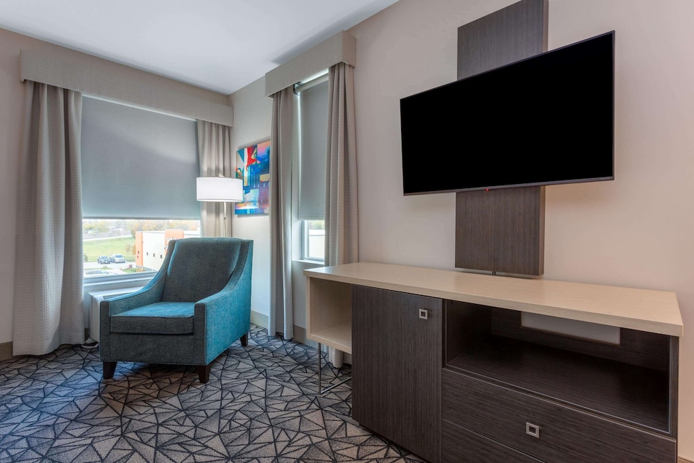 Imagen de la habitación del Hotel La Quinta Inn And Suites By Wyndham Shorewood. Foto 12