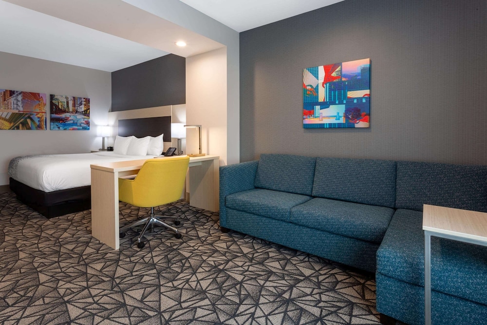 Imagen de la habitación del Hotel La Quinta Inn And Suites By Wyndham Shorewood. Foto 14