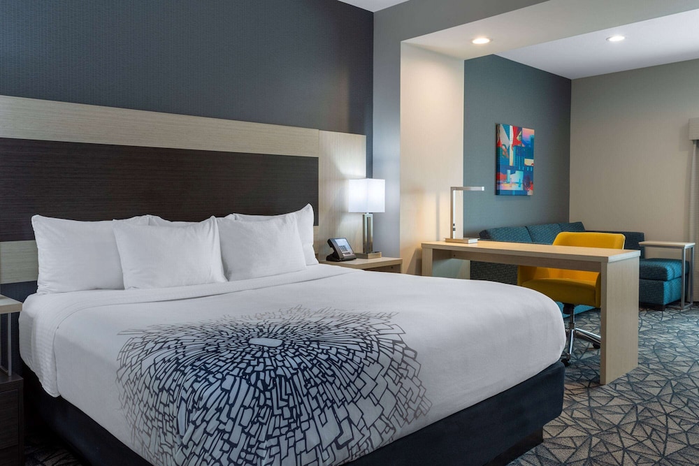 Imagen de la habitación del Hotel La Quinta Inn And Suites By Wyndham Shorewood. Foto 16