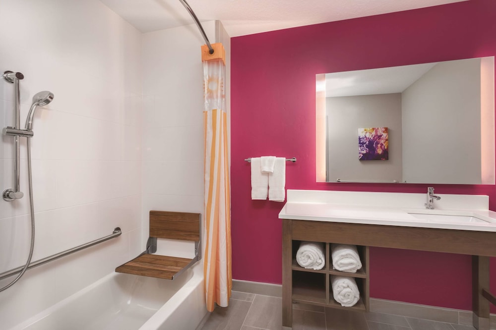 Imagen de la habitación del Hotel La Quinta Inn And Suites By Wyndham South Jordan. Foto 9