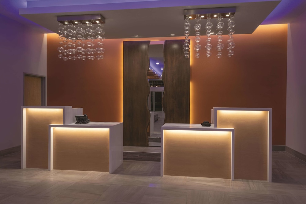 Imagen de los interiores del Hotel La Quinta Inn And Suites By Wyndham South Jordan. Foto 19