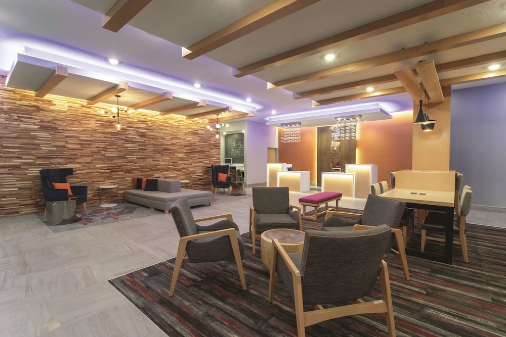 Imagen de los interiores del Hotel La Quinta Inn And Suites By Wyndham South Jordan. Foto 20