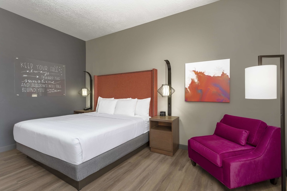 Imagen de la habitación del Hotel La Quinta Inn And Suites By Wyndham South Jordan. Foto 11