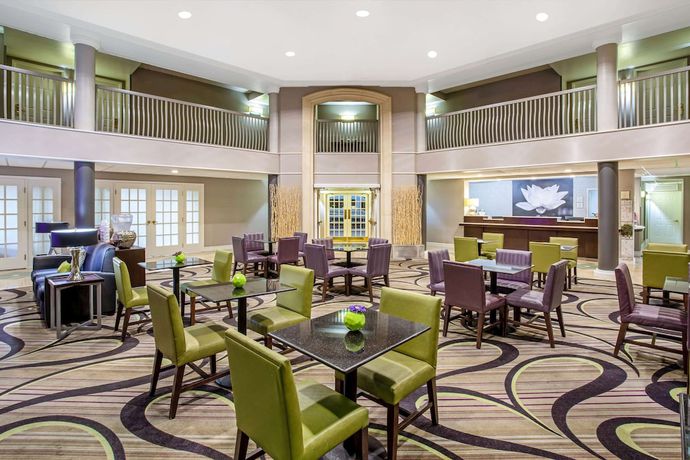 Imagen de los interiores del Hotel La Quinta Inn And Suites By Wyndham Tucson Airport. Foto 18